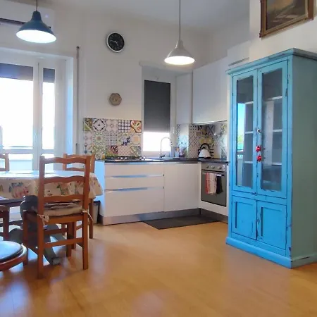 Monteverde - Stazione Trastevere Bright Loft Up To 5 Guests 아파트 *